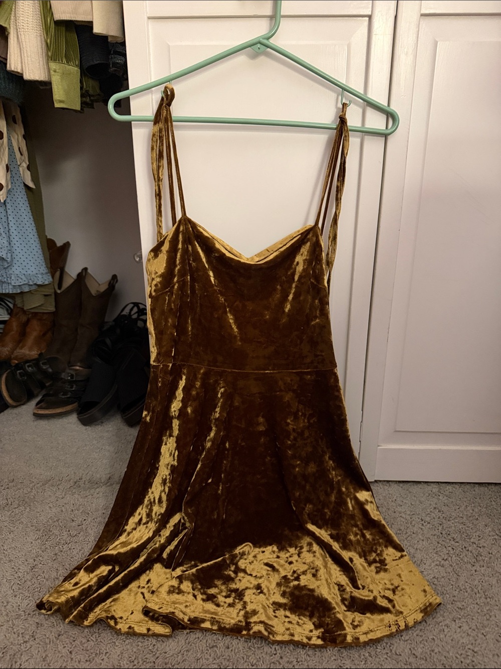 Shoulder tied Velvet Dress